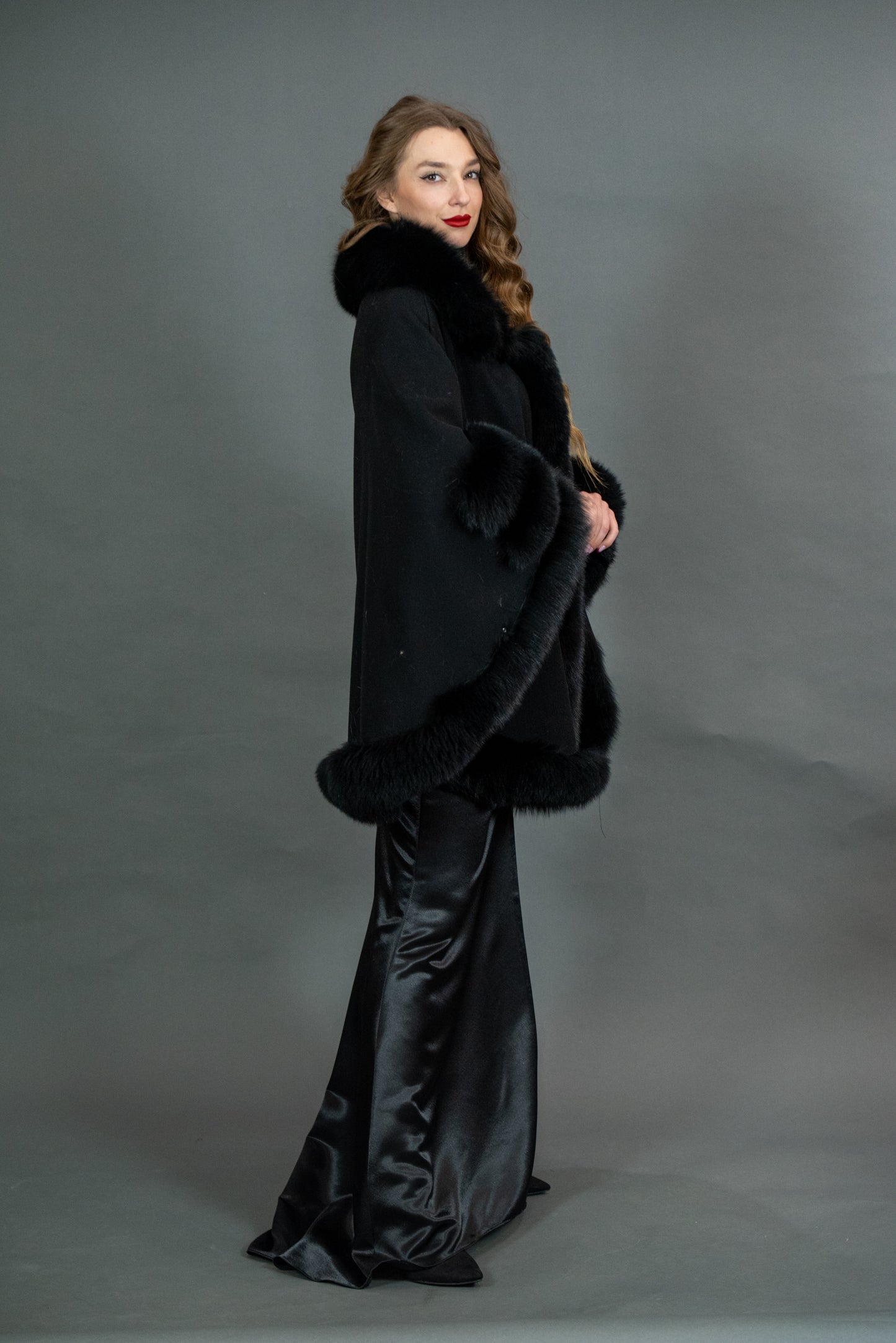 026 Κάπα με γούνα ρεναρ με κασμίρι σε όλα τα χρώματα