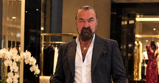 Ο Damiano, ιδρυτής του οίκου μόδας Damiano Milano, στο κατάστημα στη Βάρη